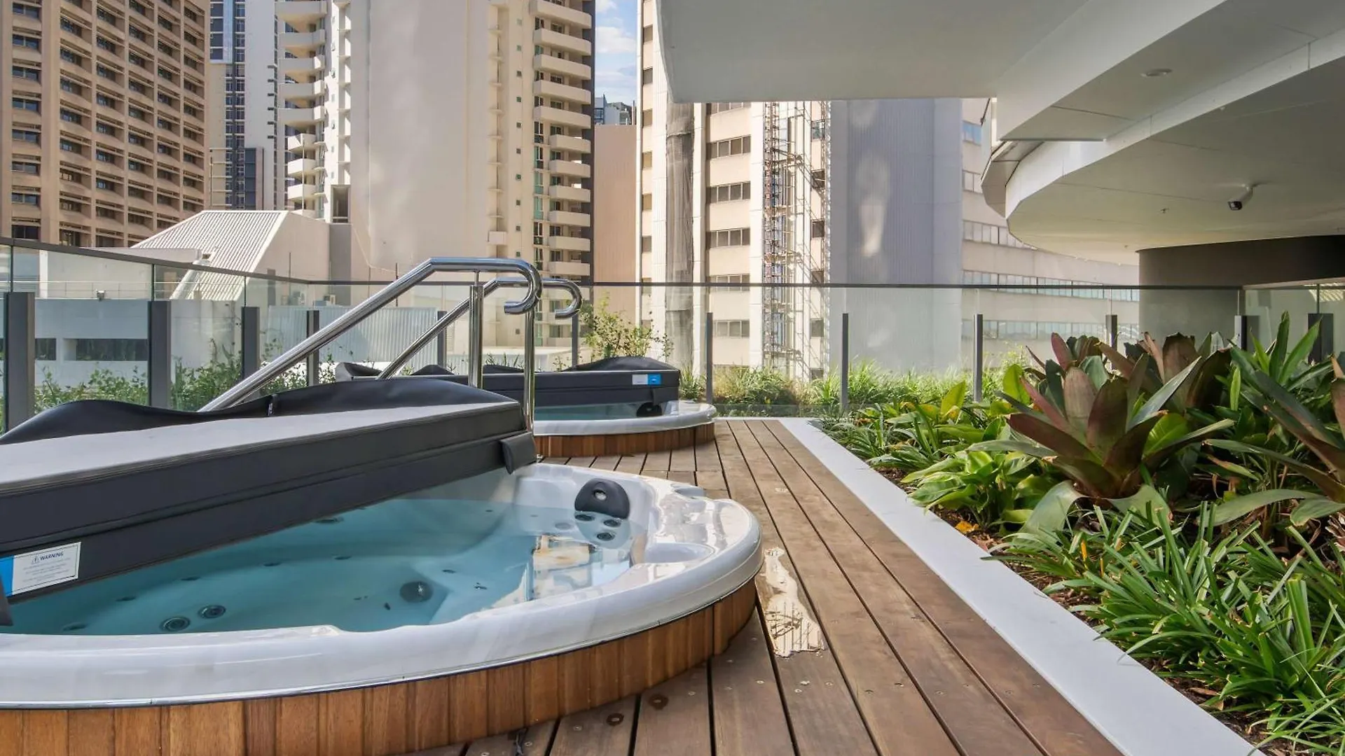 Qwr Escape River And City Views Brisbane